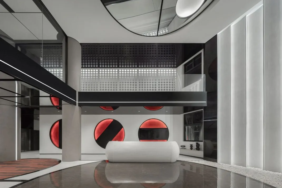 辦公室紅色和灰色搭配設(shè)計，盡顯高端