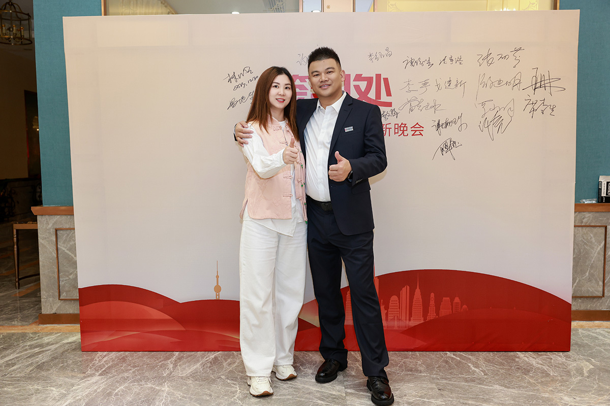 華商建設(shè)集團(tuán)辭舊迎新晚會(huì)，攜手同行，再創(chuàng)輝煌